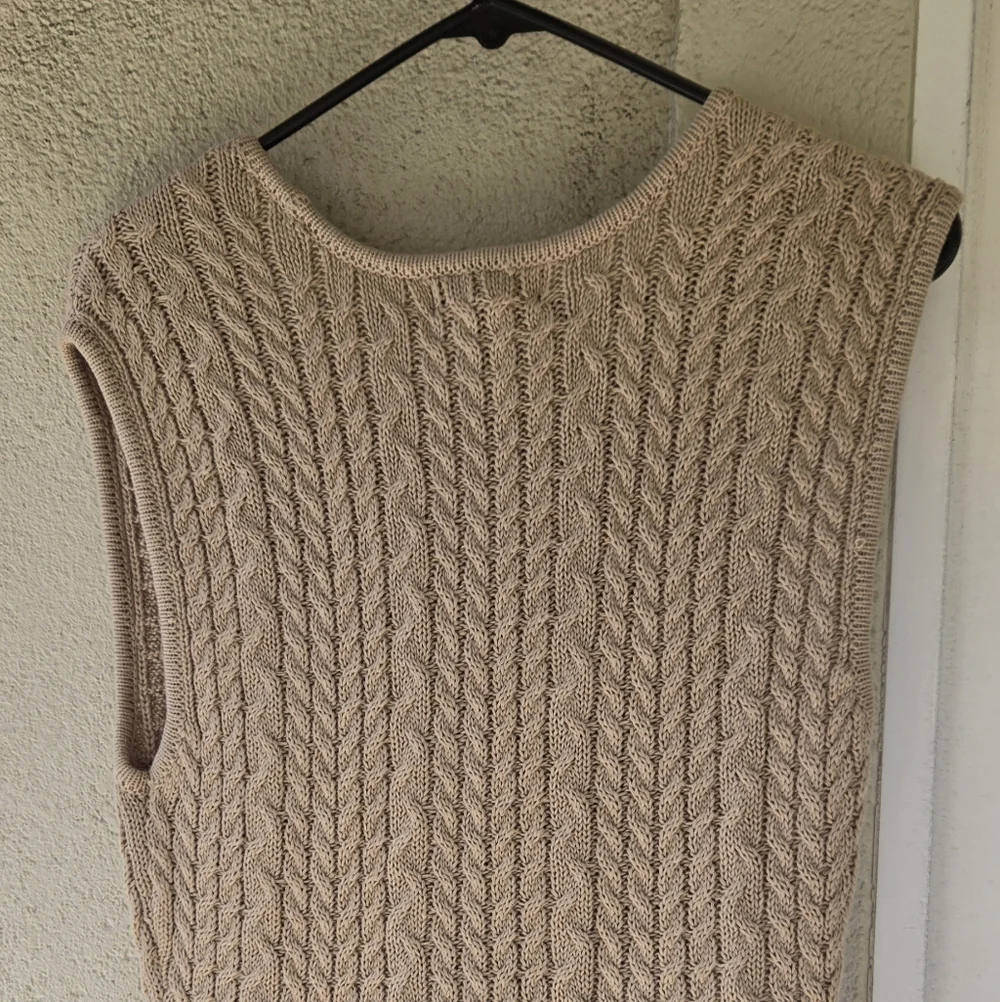 House Of Harlow 1960 Mocha Creme Crochet Vest - Picture 3 of 8